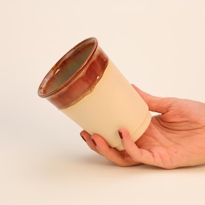 Vaso de cartón con diseño de cerámica de gres blanco para uso general, esmaltado en marrón, apilable, sostenible, regalo de oficina, regalo de Navidad