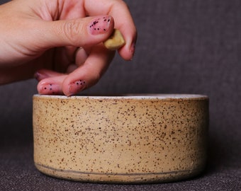 Minimalist Bowl, Handmade Stoneware Ceramic Bowl for Dinner Table in Beige, Wheel Thrown Pottery, Modern Artisan Tableware, Japanese Style