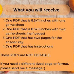 Op de afbeelding: Een digitale download van vier 8,5 x 11 inch PDF's met een spelblad, twee spelbladen, een antwoord sleutel en instructies. De tekst geeft aan dat de PDF's niet bewerkbaar zijn. De afbeelding is omringd door decoratieve herfstpompoenen.