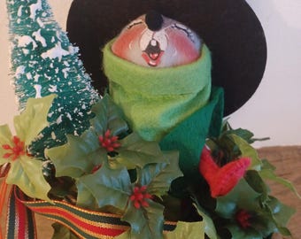 Vintage Annalee Puppe Maus mit Weihnachtsbaum Hollybeeren.