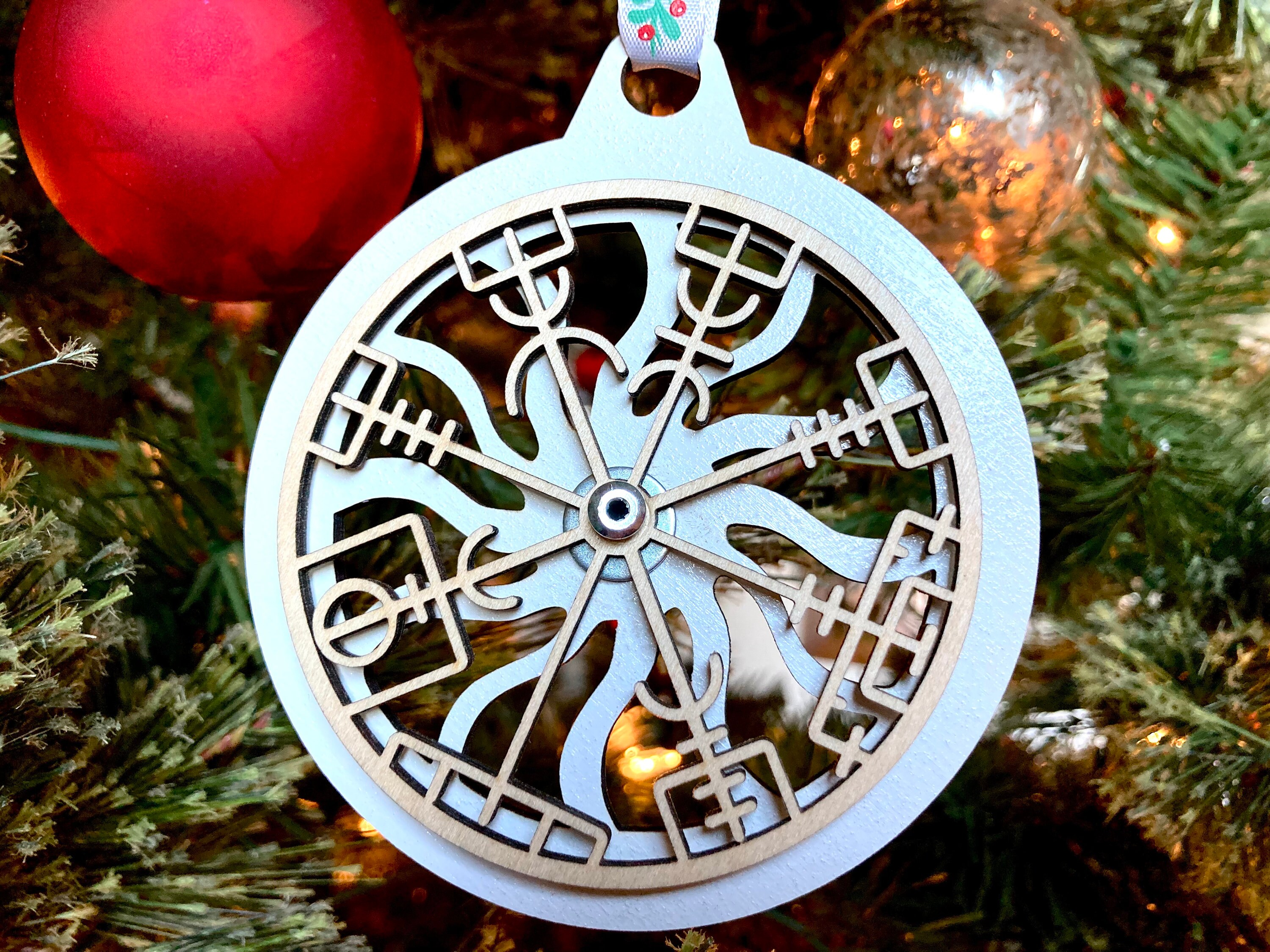 Among Us Shhh Christmas Tree Ornaments Double-Sided Design For Kids Mom Dad Friends Families Hanging Decorations Round Ornament Decor Xmas Gifts Porc