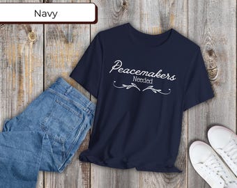 Friedensstifter benötigt Shirt - Bella Canvas Glaube T-Shirt - Inspirierende christliche Kleidung für Damen & Herren