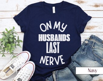 Auf meinem Mann's letztem Nerv" T-Shirt | Lustiges Shirt für Frauen | Bella Canvas 3001 | Freche Frau Geschenk