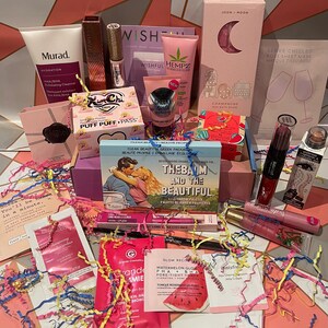 Mystery Makeup and Beauty Bundle 5+, 10+, 15+, 20+ Piece + EXTRAS + Great Gift Idea! - Lots of Brands!! - You Choose Size and Shades -