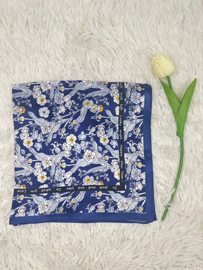 Foulard carré en soie de mûrier 100 % 53 cm, écharpe pour femme, écharpe tendance, bandana, bandeau, accessoire de sac, idée cadeau fleur, cadeau pour elle image 3