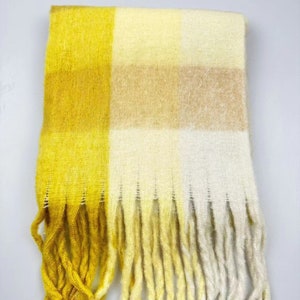 Écharpe réversible en mohair, écharpe d'hiver en mélange duveteux, écharpe à carreaux arc-en-ciel, écharpe à carreaux à franges, écharpe confortable, châle, cadeau de Noël Jaune