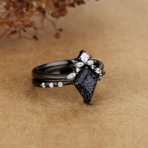 Galaxy Orion Nebula Ring for Women, Engagement Ring Set, Black Titanium Outer Space Wedding Band, Custom Ring of 2. imagem 2