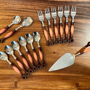 Vintage bestickset i rostfritt stål: Ombre-handtag, unik nyckelhålsdesign