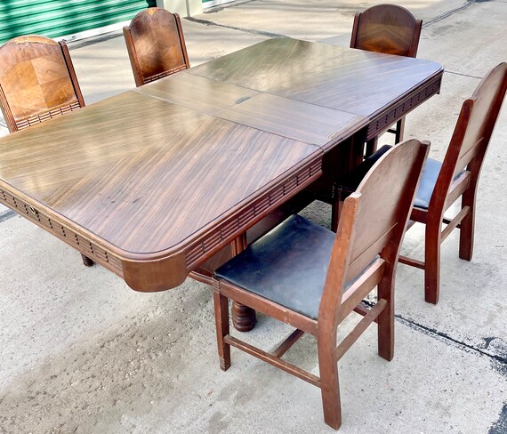 Art deco 2025 table and chairs