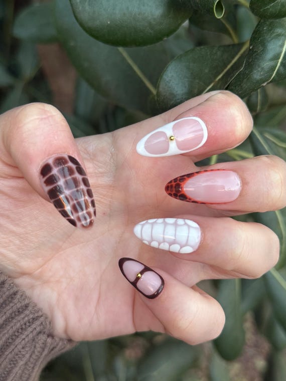 Autumn/fall Blooming Tortoise Repitle Print Press on Nails - Etsy