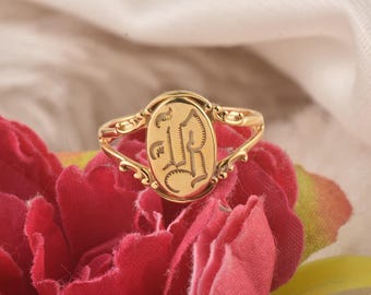 Pierścień sygnetowy z monogramem ze srebra próby 925