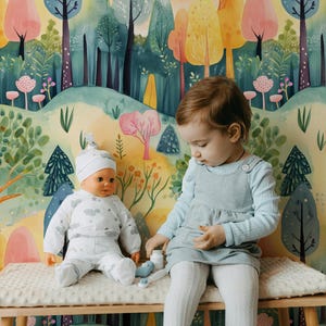 Papel tapiz de bosque con colores pastel caprichosos / Mural de pared con acuarela colorida para habitaciones infantiles