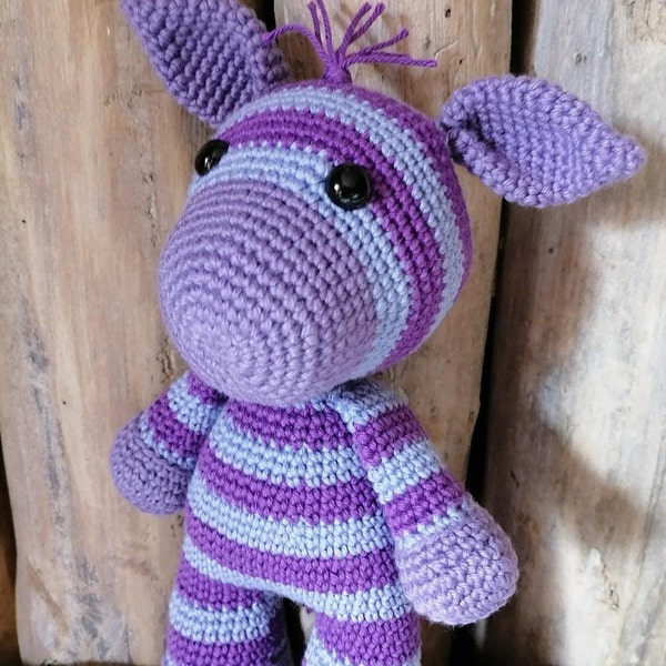 Zèbre amigurumi crochet violet