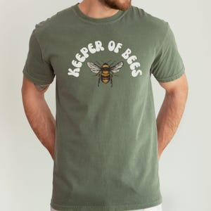Beekeeper Shirt Bee T Shirt Honey Bee T-shirt Bee Keeper Tshirt Beekeeping Shirt Vintage Bee Graphic Tee Comfort Colors Gift For Bee Lovers Moss