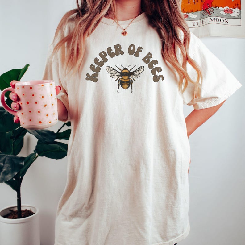 Beekeeper Shirt Bee T Shirt Honey Bee T-shirt Bee Keeper Tshirt Beekeeping Shirt Vintage Bee Graphic Tee Comfort Colors Gift For Bee Lovers Ivory