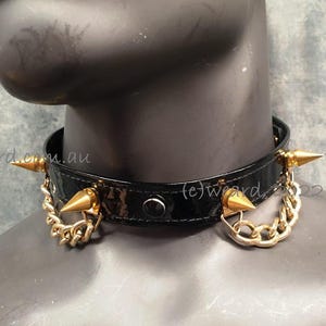 Tops&#39; Collar and Cuff Set in Black and Gold