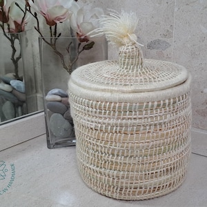 Straw Basket with Lid, Berber Storage Basket with Lid, Handmade Straw Basket Wrapped With Wool, Moroccan Decor