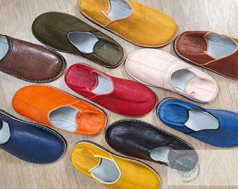 Babouches Marocaines en Cuir Organique Faites à la Main, Chaussons en Cuir pour Femmes et Hommes, Chaussures Marocaines Teintes à la Main