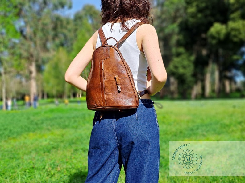 Mochila de Cuero Hecha a Mano, Mochila de Cuero Genuino para Mujeres, Mochila de Viaje Vintage de Cuero, Bolso Artesanal Marroquí imagen 2