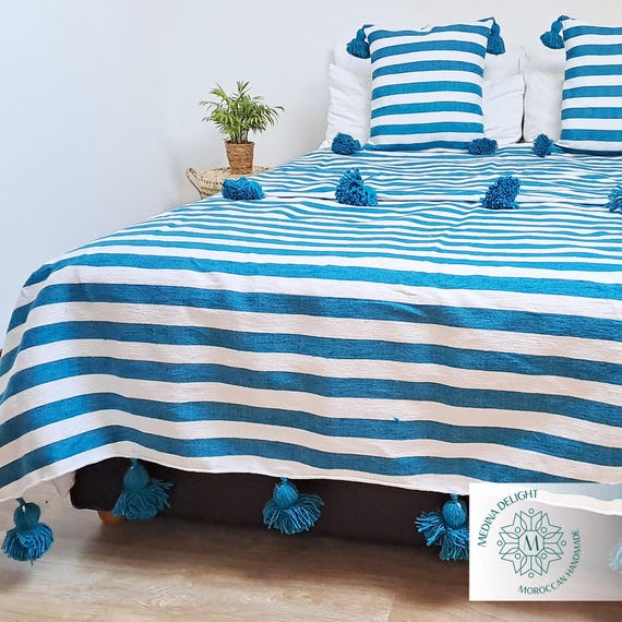 Cozy Bed Throw With Matching Pillow Cases Boho Style Set for