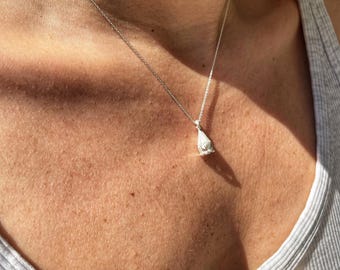 Poppy seed pod pendant, silver poppy seed necklace, nature pendant, elegant pendant, minimalist pendant, organic raw silver pendant