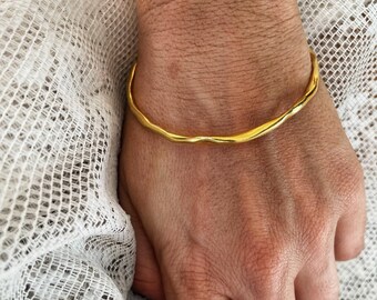 Brazalete de plata de ley chapado en oro de 18 quilates: pulsera minimalista moderna