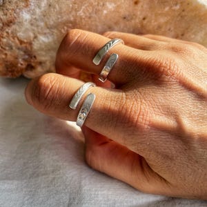 Sterling Silver Adjustable Ring, Minimalist Engraved Ring, Modern Unisex Statement Ring, Open Silver Band, elegant dainty silver ring