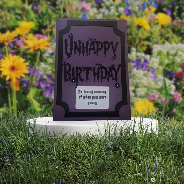 Handgemachte lustige, freche Goth/Emo Unhappy Birthday Karte zum Geburtstag, für Ihn, für Sie, für sie, hassen es, älter zu werden, mit einem Augenzwinkern