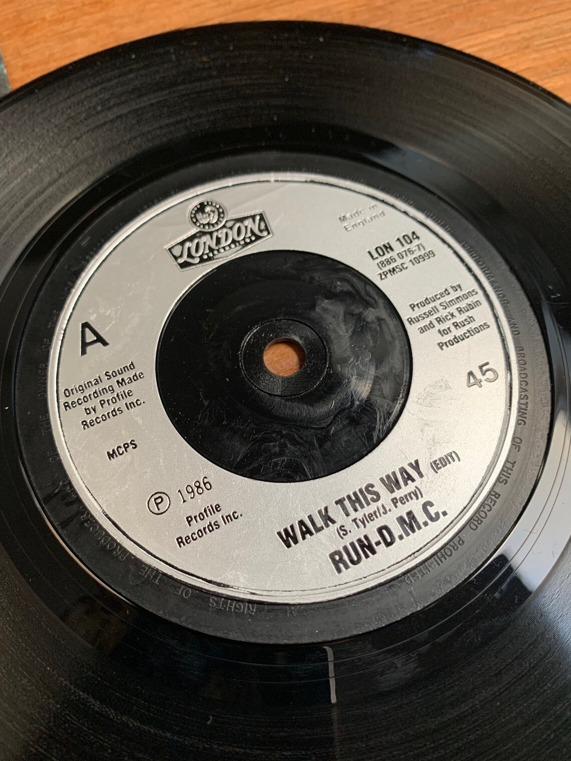 Run DMC Walk this way / Walk this way (instrumental) 1986 7" vinyl single 45 rpm, foto 2 di 4