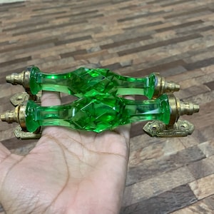 2 poignées de porte en laiton de style antique, cristal/vert taillé, 2 pièces P31