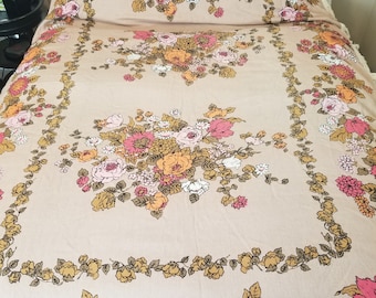 Vintage fieldcrest floral bed spread ,Fringe, boho room,
