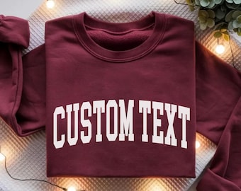 Bluza z nadrukiem Varsity | Koszulka z napisem „Uniwersytet” | Koszulka z napisem „Uniwersytet” | Prezent z okrągłym dekoltem z napisem „Arch Letter”