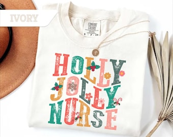 Świąteczna bluza z nadrukiem "Holly Jolly Nurse", świąteczny prezent dla pielęgniarki, świąteczny okrągły dekolt dla personelu medycznego