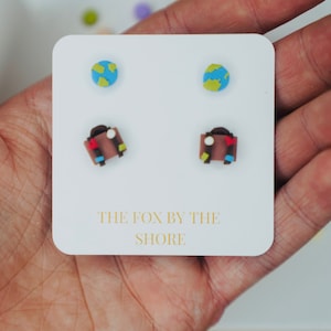 Koffer stud oorbellen, wereld hypoallergene oorbellen, cadeaus voor vrouw geschenken voor reizigers, reizen oorbellen, polymeerklei handgemaakt