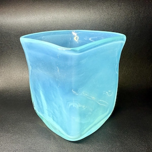 Vaso in vetro blu opalino vintage – Elegante arredamento per la casa