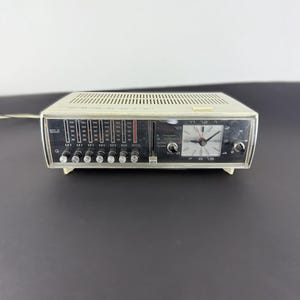 Vintage Grundig Clock Radio – 1970s German Design, Retro Alarm Radio, Mid-Century Electronics