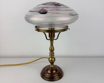 Lampe de table art déco vintage en laiton avec abat-jour en verre irisé | Années 30-1940