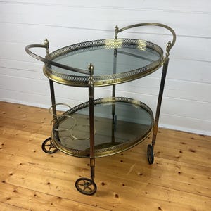 豪華なヴィンテージ真鍮製バーカート - ガラス棚付き楕円形ドリンクトロリー、1950年代