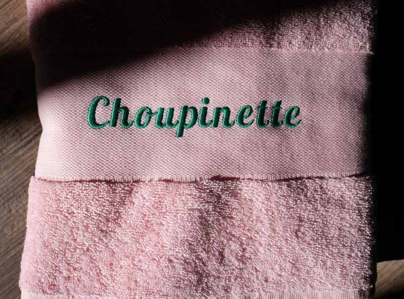 Serviettes brodées personnalisées avec nom, Serviette de douche, serviette de bain, serviettes personnalisées, serviette brodée image 9