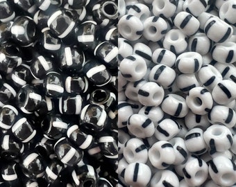 ¡Limitado! 3/0 Blanco con Rayas Negras / Negro con Blanco / Cuentas de Semilla / Cuentas de Vidrio E / Preciosa / Rocaillie / Cuentas Checas 200 piezas por pedido