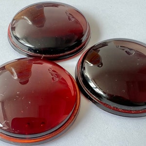 Cabochon rond allemand vintage 38 mm en verre lisse à dos plat | Livré avec 2 rubis|1 rubis avec bordure orange| Total 3 pièces