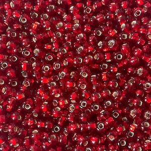 6/0 Naturlig Transparent Silver Line Röd | Glas Tjeckisk 4 mm Rocaillie | 100/200/300/500 gram | #97070