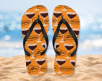 Brautparty Flip-Flops, Espresso Martini Strand Sandalen, lustige Brautjungfer, Bachelorette Pool Party Gefälligkeiten, Sommerferien, Outdoor Hosting