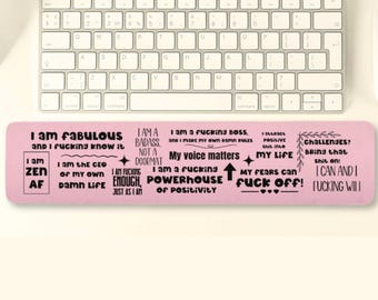 Tastatur-Handgelenkauflage, schwörende Affirmationen, lustige Bürodeko für Frauen, ästhetisches Schreibtischzubehör, Kabine-Dekor-Geschenk, zickiges Wort