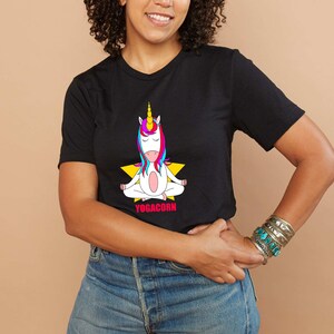 T-shirt Yoga Unicorno, camicia Yoga, maglietta Mindfulness, Regalo per gli amanti dello Yoga, Camicia Spirituale, Meditazione, Regalo per Yogi, Abbigliamento Yoga, Abbigliamento Yoga