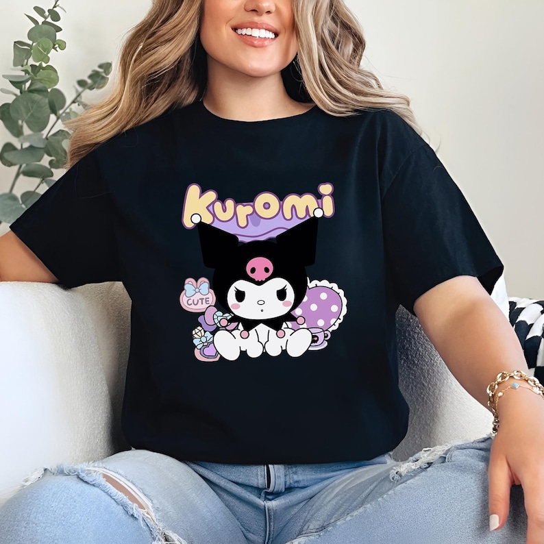 Kuromi Coquette T-shirt, Kawaii Hello Kitty Matchande Familjet-t-shirt, Semestervibbar, Magiska Tecknade Gåvor, Unisex Outfit, Present till Flickor bild 3