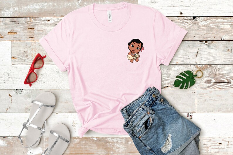 Söt Vaiana-t-shirt för babyn, Disney-tröja med fickdesign, fin Vaiana-t-shirt, Disneyland-tröjor, herr-t-shirt, kvinna-t-shirt, semester, presentoutfit bild 7