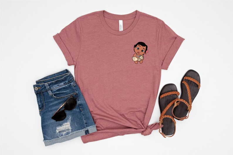 Söt Vaiana-t-shirt för babyn, Disney-tröja med fickdesign, fin Vaiana-t-shirt, Disneyland-tröjor, herr-t-shirt, kvinna-t-shirt, semester, presentoutfit bild 3