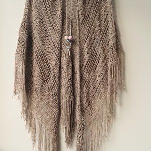 Chal de crochet beige hecho a mano: chal bohemio de hilo de bambú