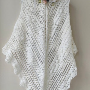 Bridal white shawl. White wool shawl. Cozy crochet shawl for bride. Wedding triangle shawl. Bridal stole. Knitted wool shawl. Knitted shrug